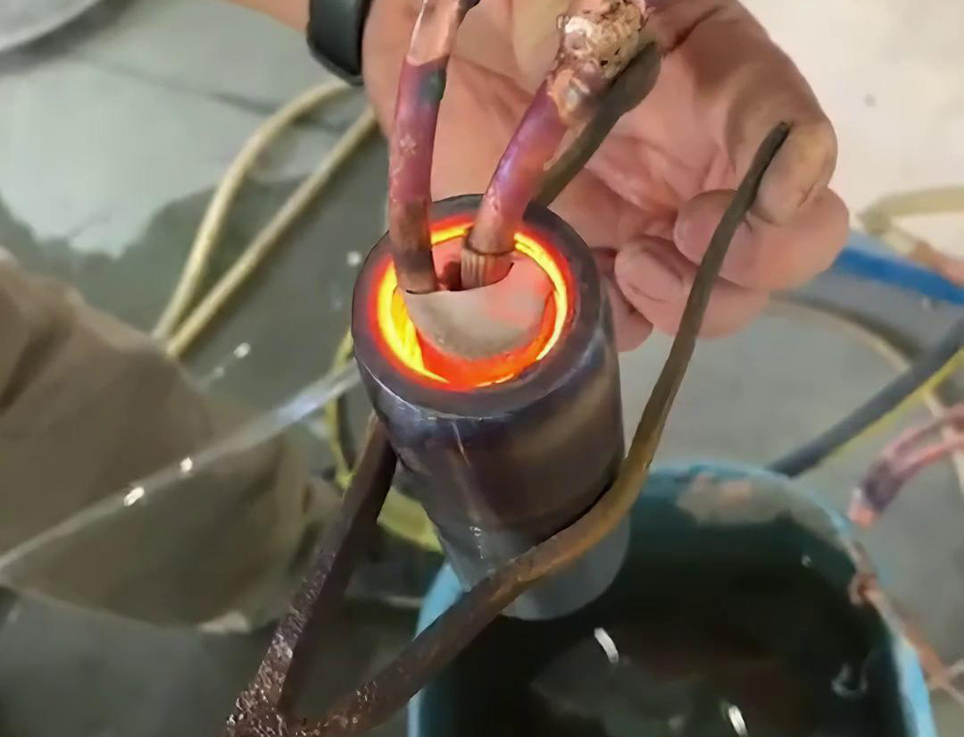 麻豆精品在线免费观看高频淬火机：汽配配件内孔热处理的自动化解决方案(图1)